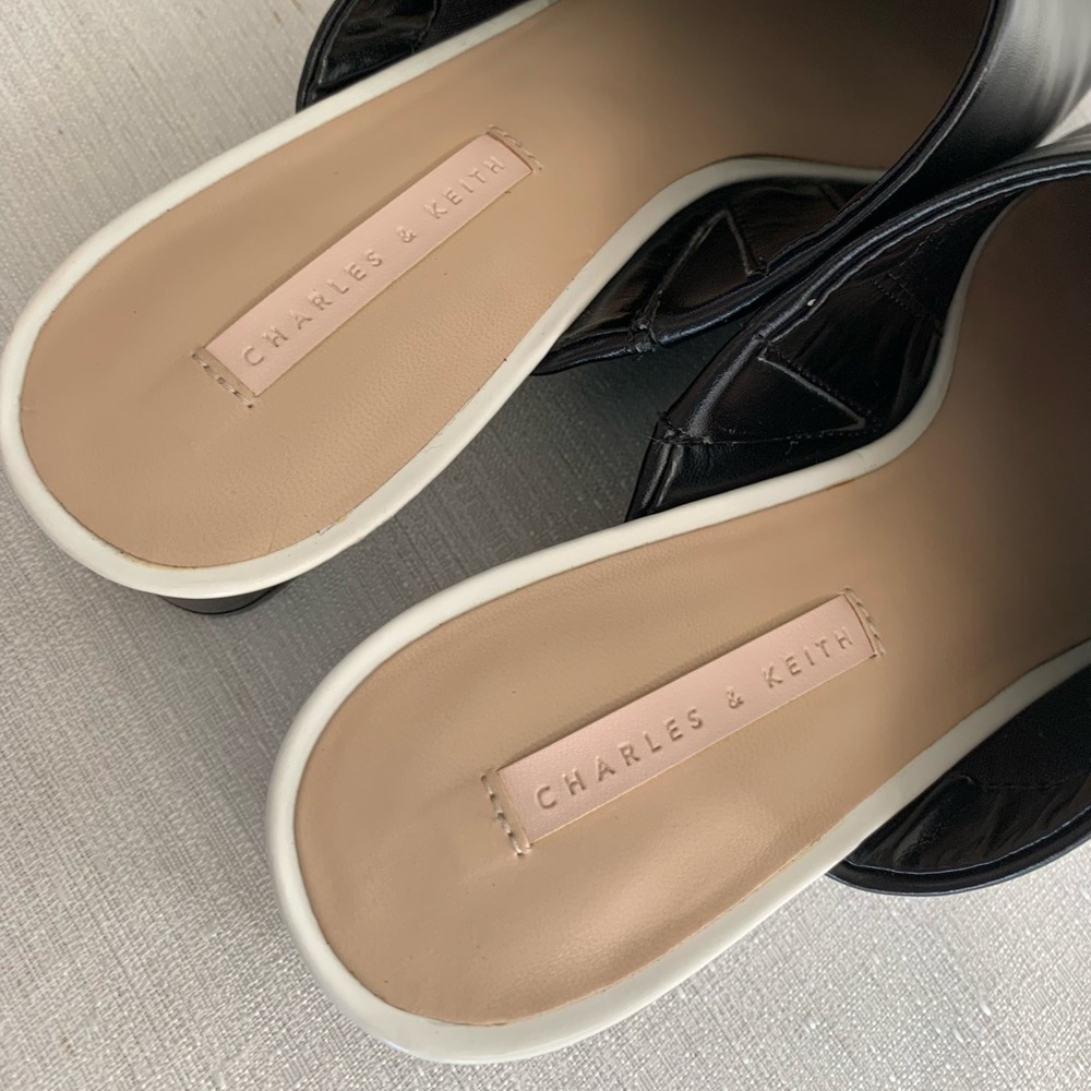NWOT Charles & Keith Black Faux Leather Wedged Loafer Mules Woman’s EU39 US 8 - Picture 8 of 10